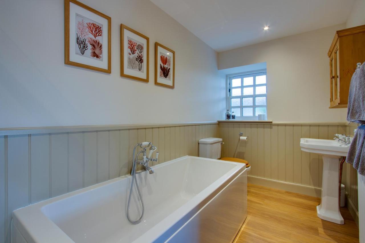Home Farm B&B - Poppy Room Forfar Bagian luar foto